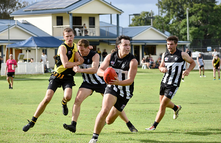 Magpies go top of the ladder