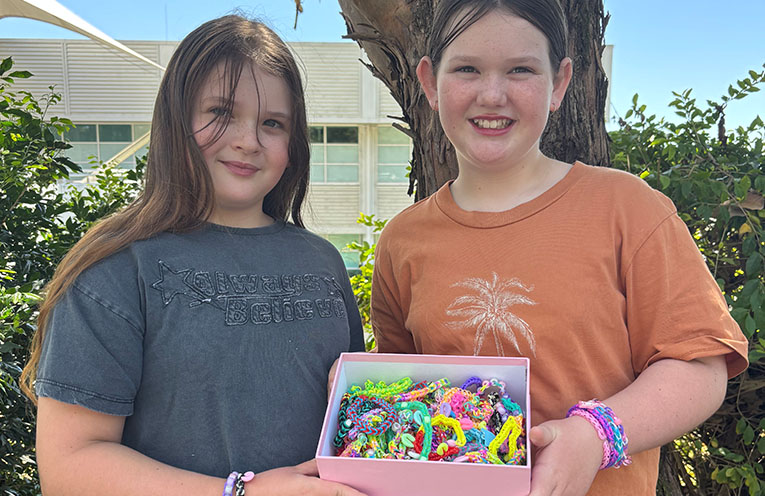 Sisters Poppy and Zaylee bringing smiles to kids at Port Base Hospital