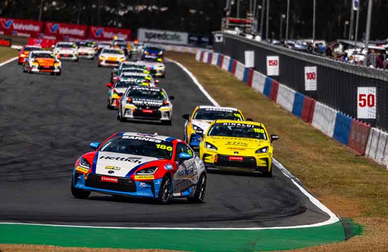 Cooper leading the pack in car #186.