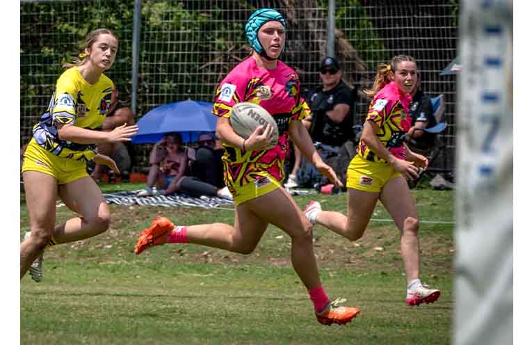 Erin Gunton heads for the line. Photo: Kim Ambrose/SaltyFoxFotography.