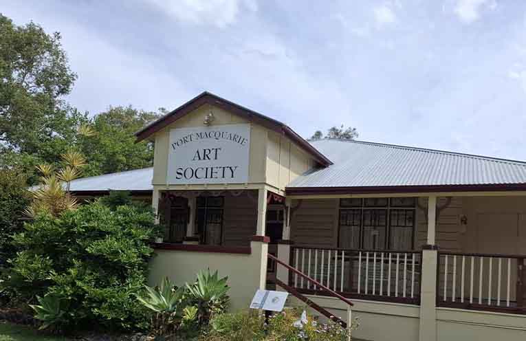 Work begins on the restoration of the Manor House on Hamilton Green