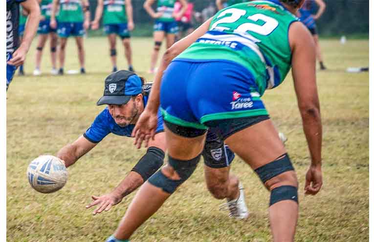 Rachael Ackroyd hitting the line. Photo: Kim Ambrose/SaltyFoxFotography.