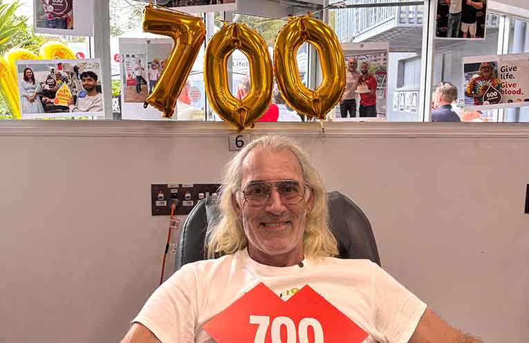 Dunbogan’s Bruce de Graaf cracks 700 blood donations