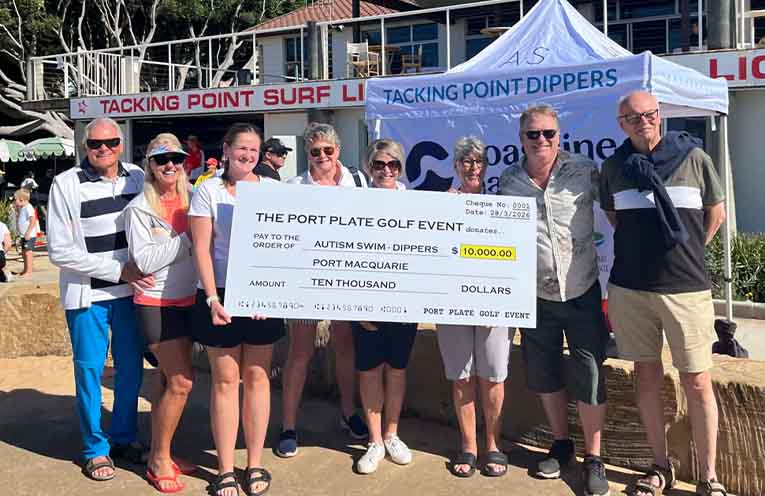 The donation of $10k will go towards specialist equipment. (L-R) Laurie and Barb Smith, Page Leishman, Fran Scutts, Di Collocott, Sue Warner, Brian Johnson and Stephen Collocott.