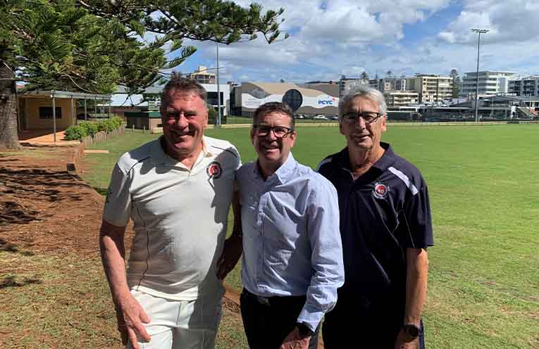 David Relf and Mick Bulmar from Mid North Coast Veteran Cricket Association with Port Macquarie MP Robert Dwyer (centre).