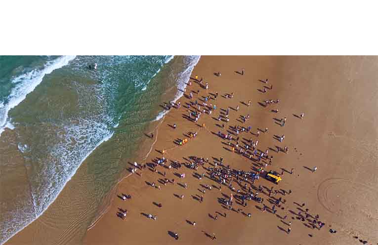 Crowds gathered at Lighthouse Beach to farewell Lorelei. Photo: @alex.mcnaught.