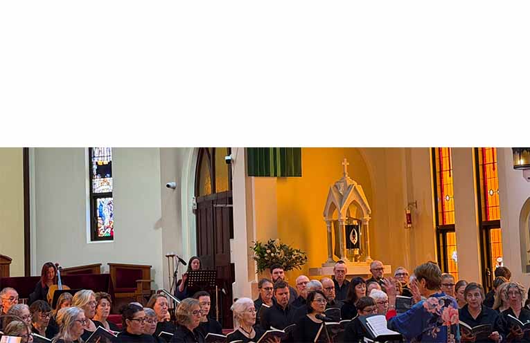 Robyn Ryan conducting the choir and orchestral ensemble.